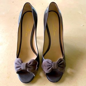 Alexandra Neel taupe Patent leather classic pumps with suede bow